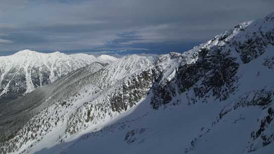 Looking sideways across the N. Face of Vantage Peak into more Duffey country