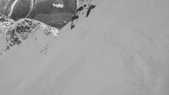 This is the entrance to Vantage Peak's NE Face. Looking good... 