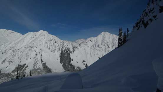 Plunging down into the lower bowl now, looking at "Greifswald Peak" and "Mt. Kosegarten"