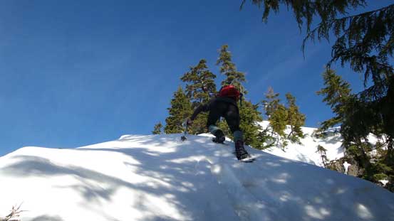 This is a strenuous step on snowshoes. On the descent we just walked down. 