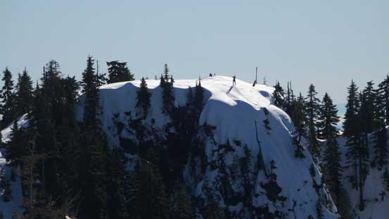 A zoomed-in view looking back at Middle Needle